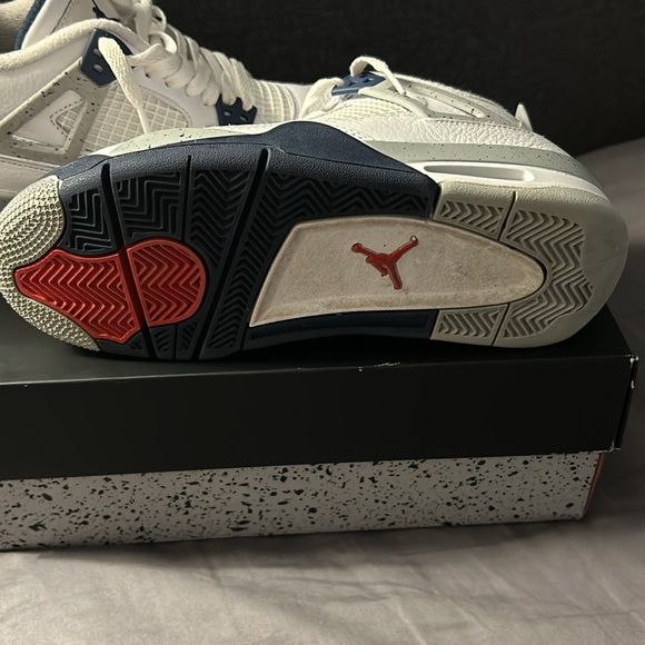 Jordan 4 Retro Midnight Blue. Size 7. Limited supply, high demand. - Picture 3 of 7